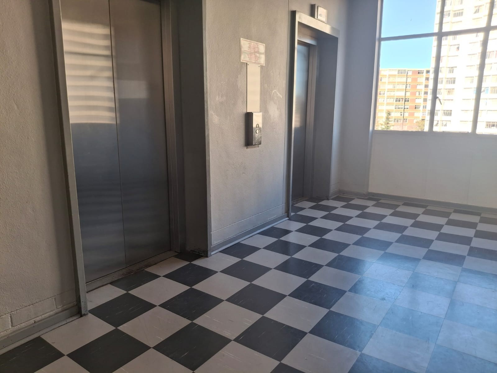 Neat apartment in exceptional complex in Bedford Gardens