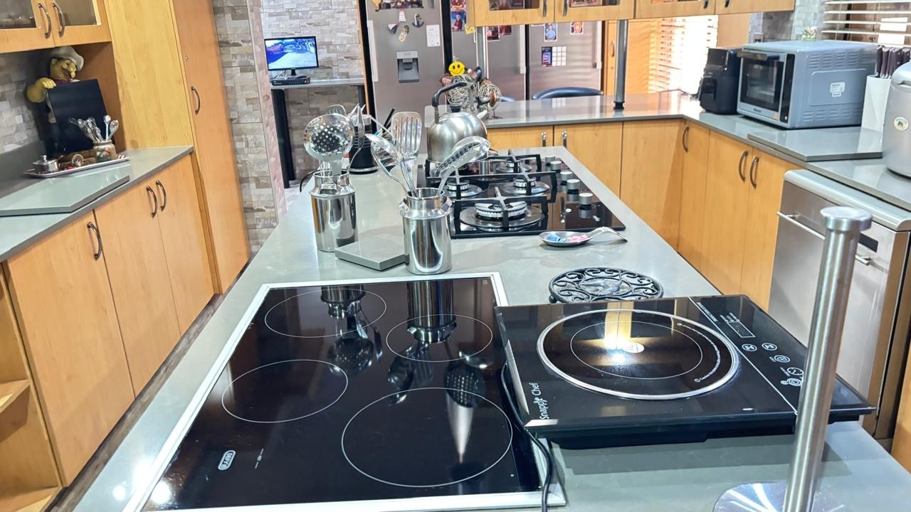 House for sale in Vaalpark, Sasolburg, 483 m²