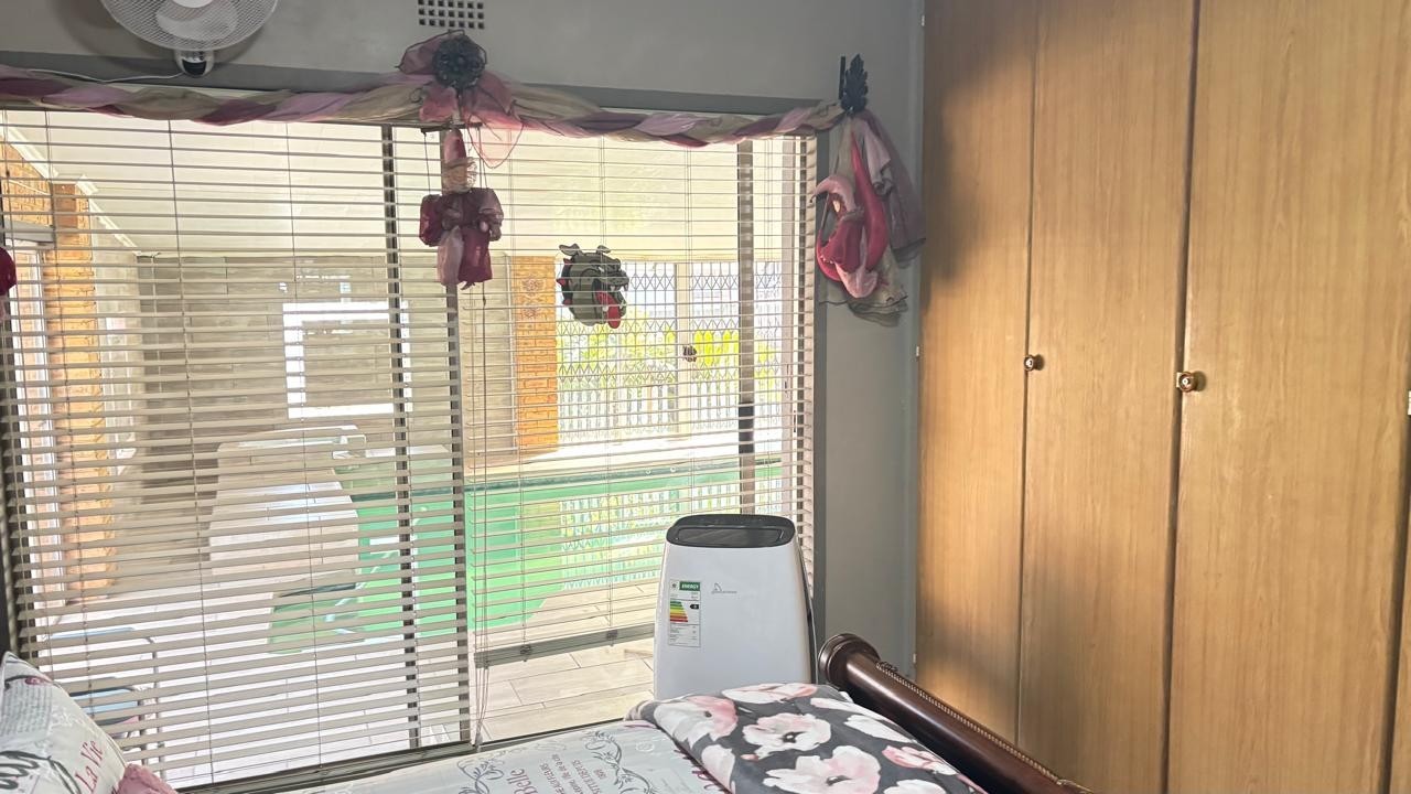 6 Bedroom House for Sale, Vaalpark