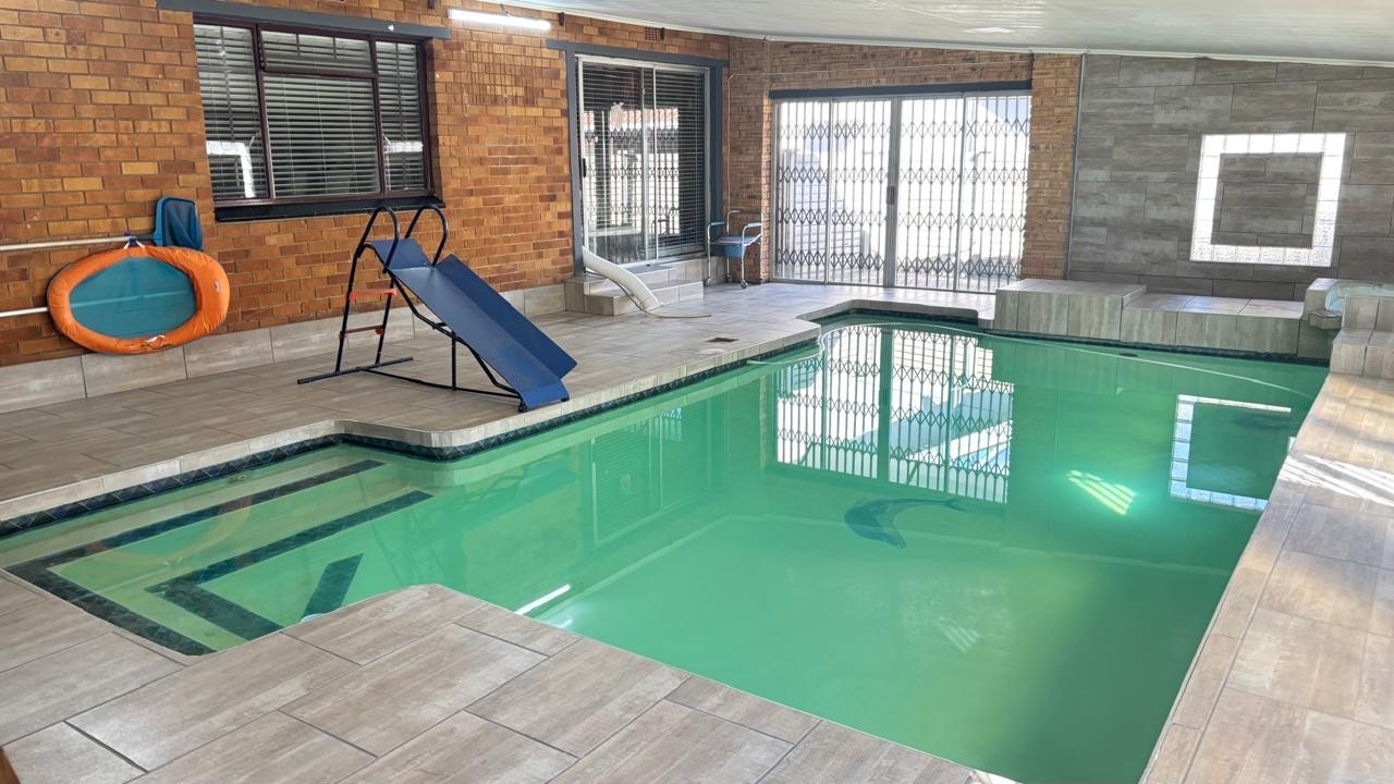 6 Bedroom House for Sale, Vaalpark