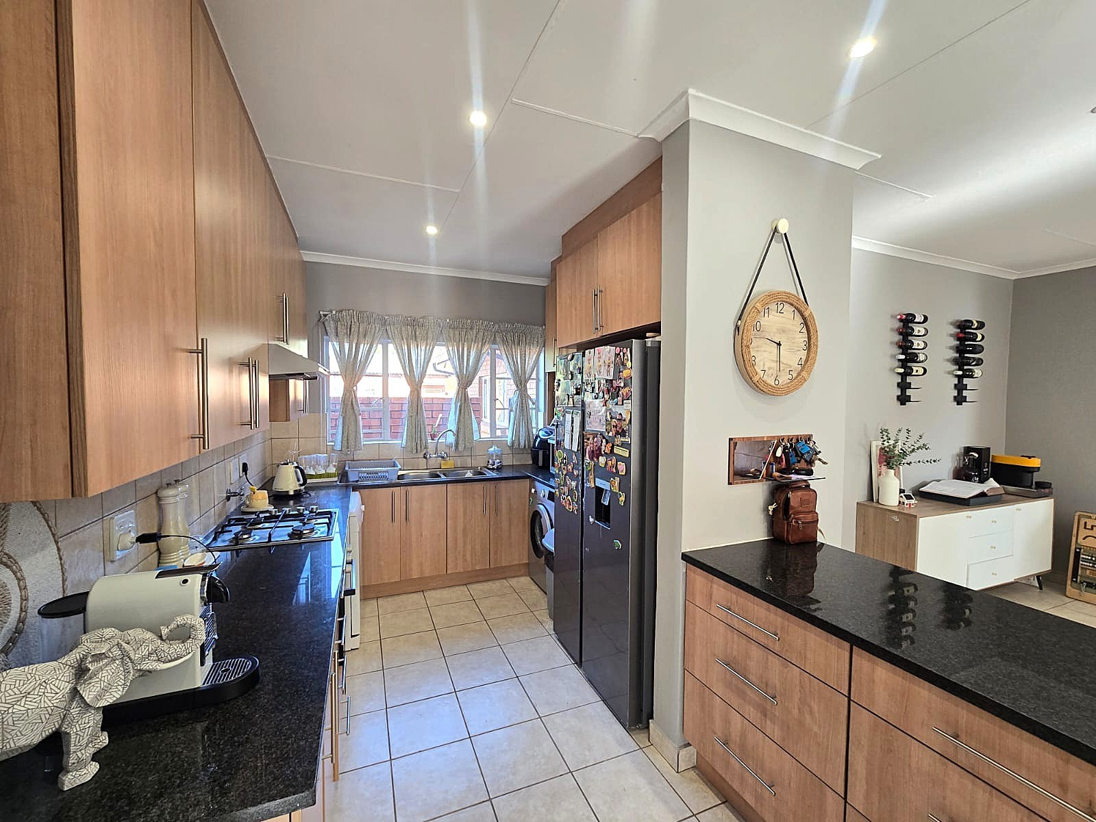 3 Bedroom Townhouse For Sale in Sinoville