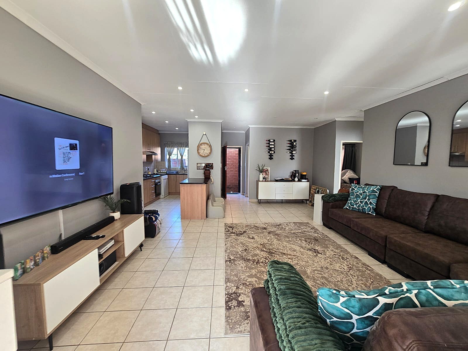 3 Bedroom Townhouse For Sale in Sinoville