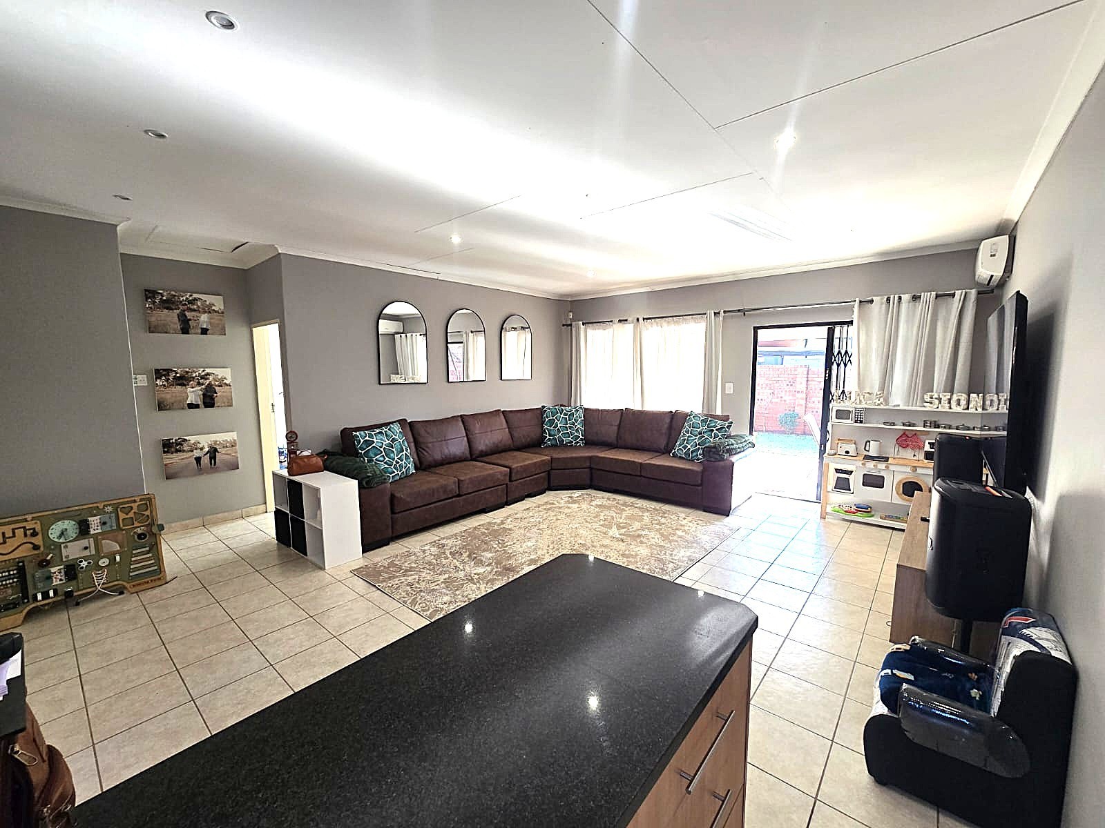 3 Bedroom Townhouse For Sale in Sinoville