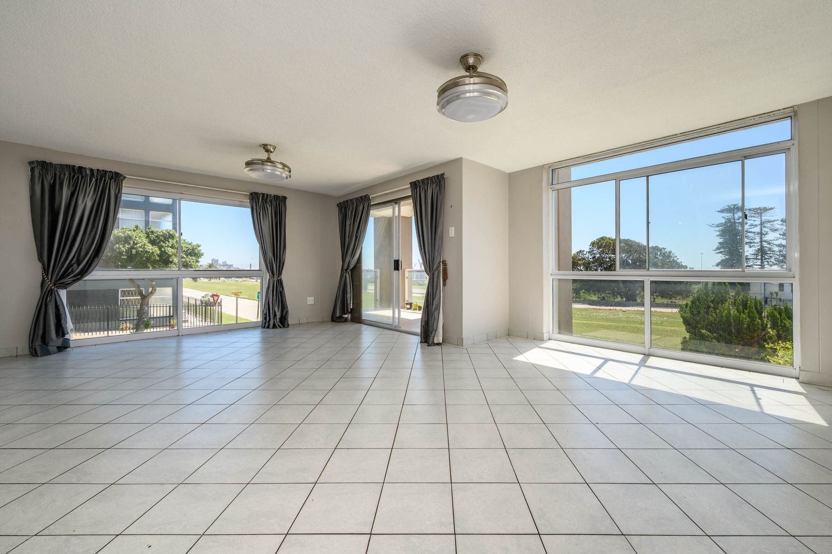 Apartment For Sale in Humewood, Port Elizabeth