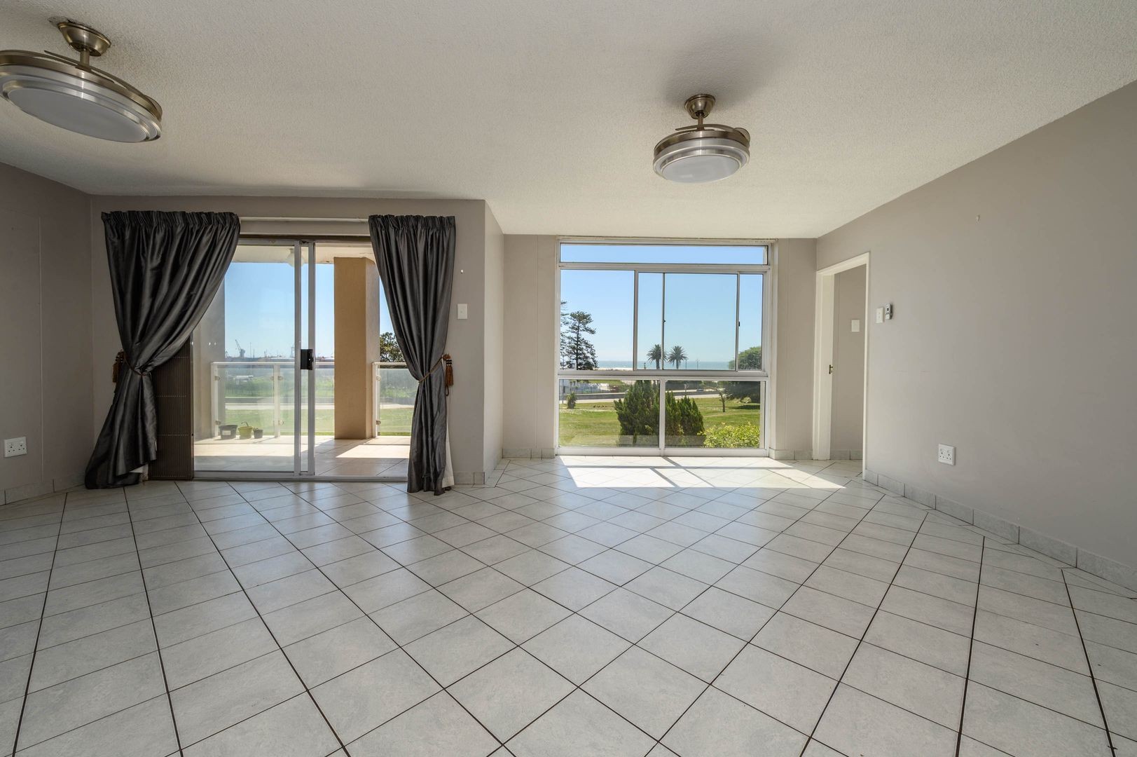 Apartment For Sale in Humewood, Port Elizabeth