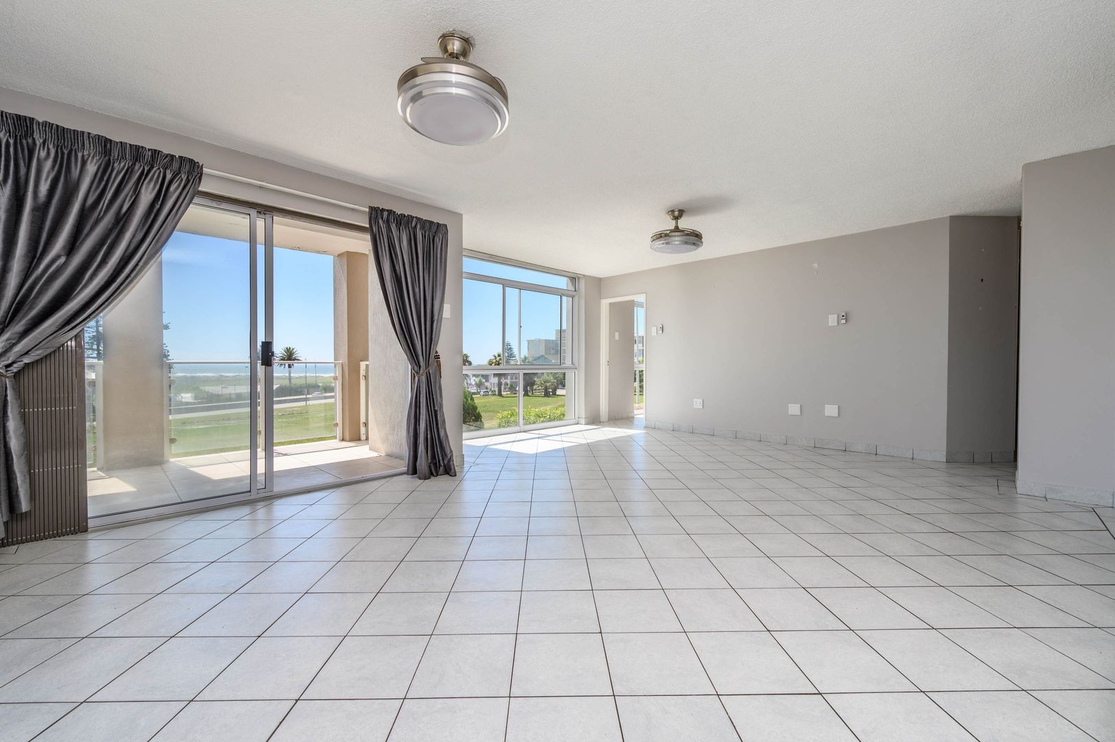 Apartment For Sale in Humewood, Port Elizabeth