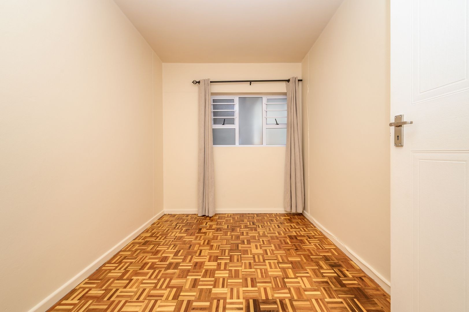 Apartment For Sale in Humewood, Port Elizabeth