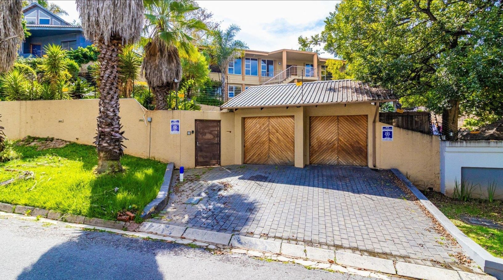 FNB Quick Sell Spacious Family Home with Extensive Entertainment Features in Northcliff
