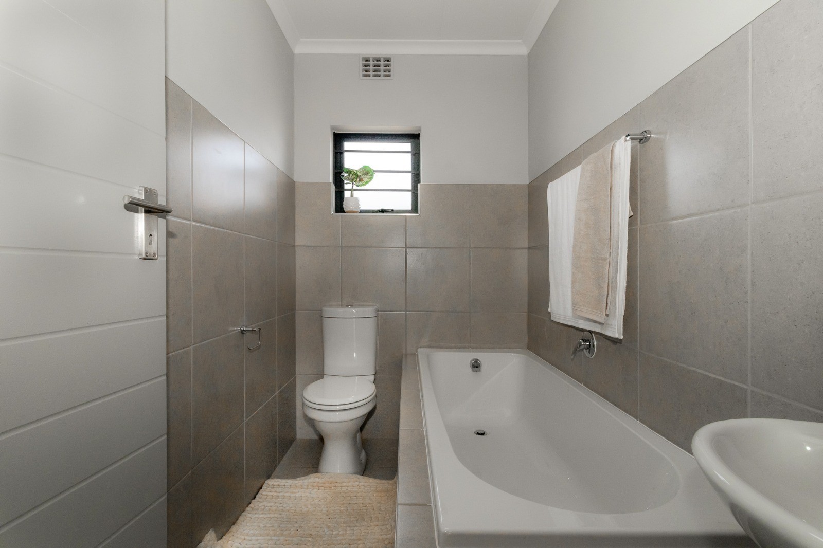 Townhouse To Rent in Milano  Security Estate, Sky city Albertsdal, Alberton