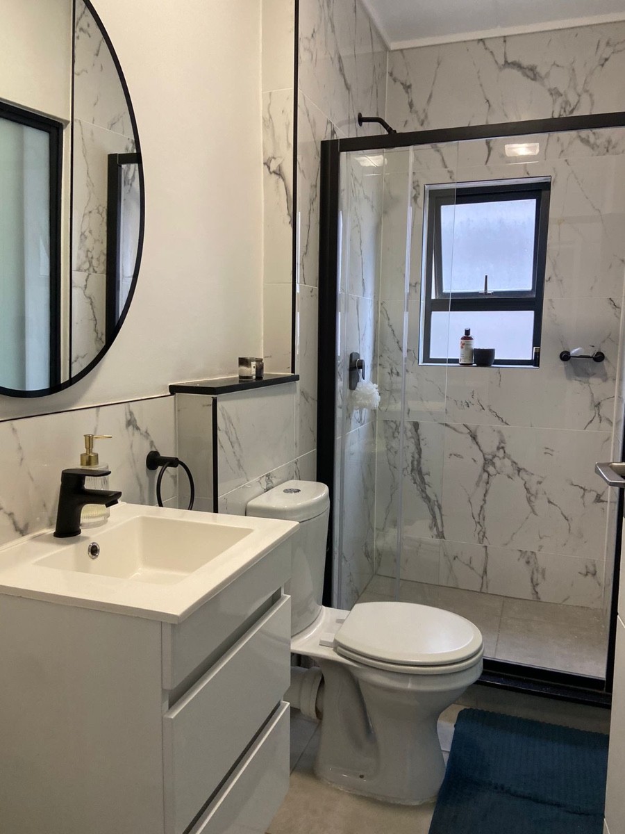 Luxurious one bedroom apartment for Sale - Waterfall