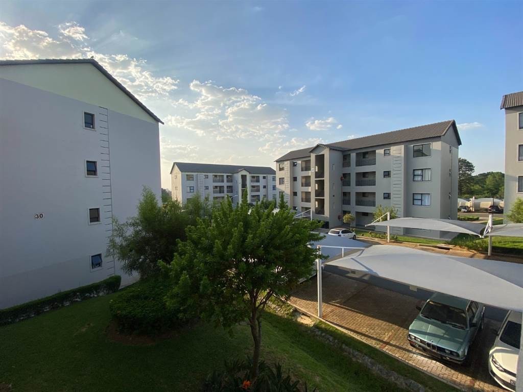 Apartment For Sale in Carlswald, Midrand