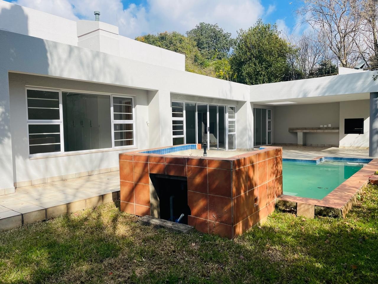 9 Bedroomed Versatile Home