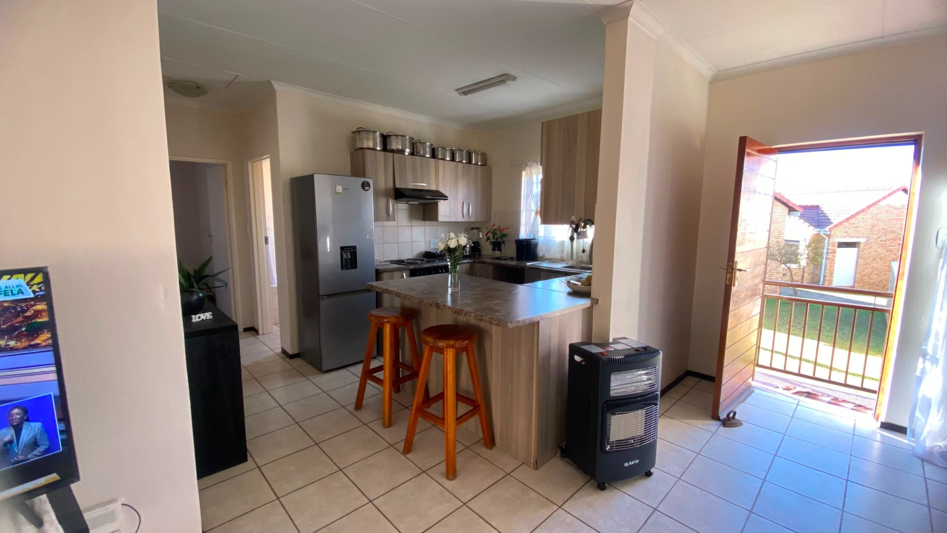 Two Bedroom Pet Friendly Townhouse with a Private Garden