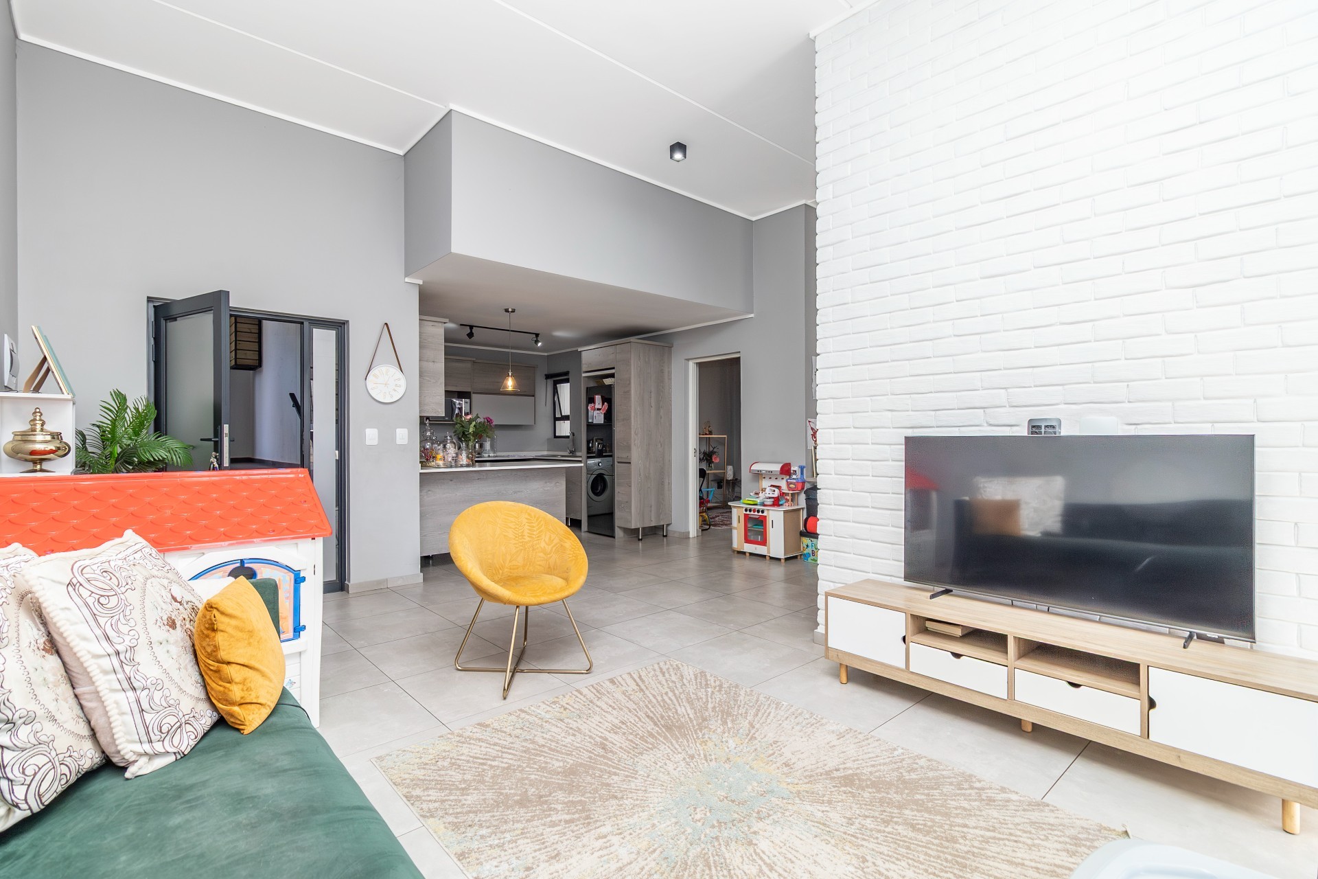 Modern 3 Bedroom, 2 Bathroom Ground Floor Apartment in North Riding