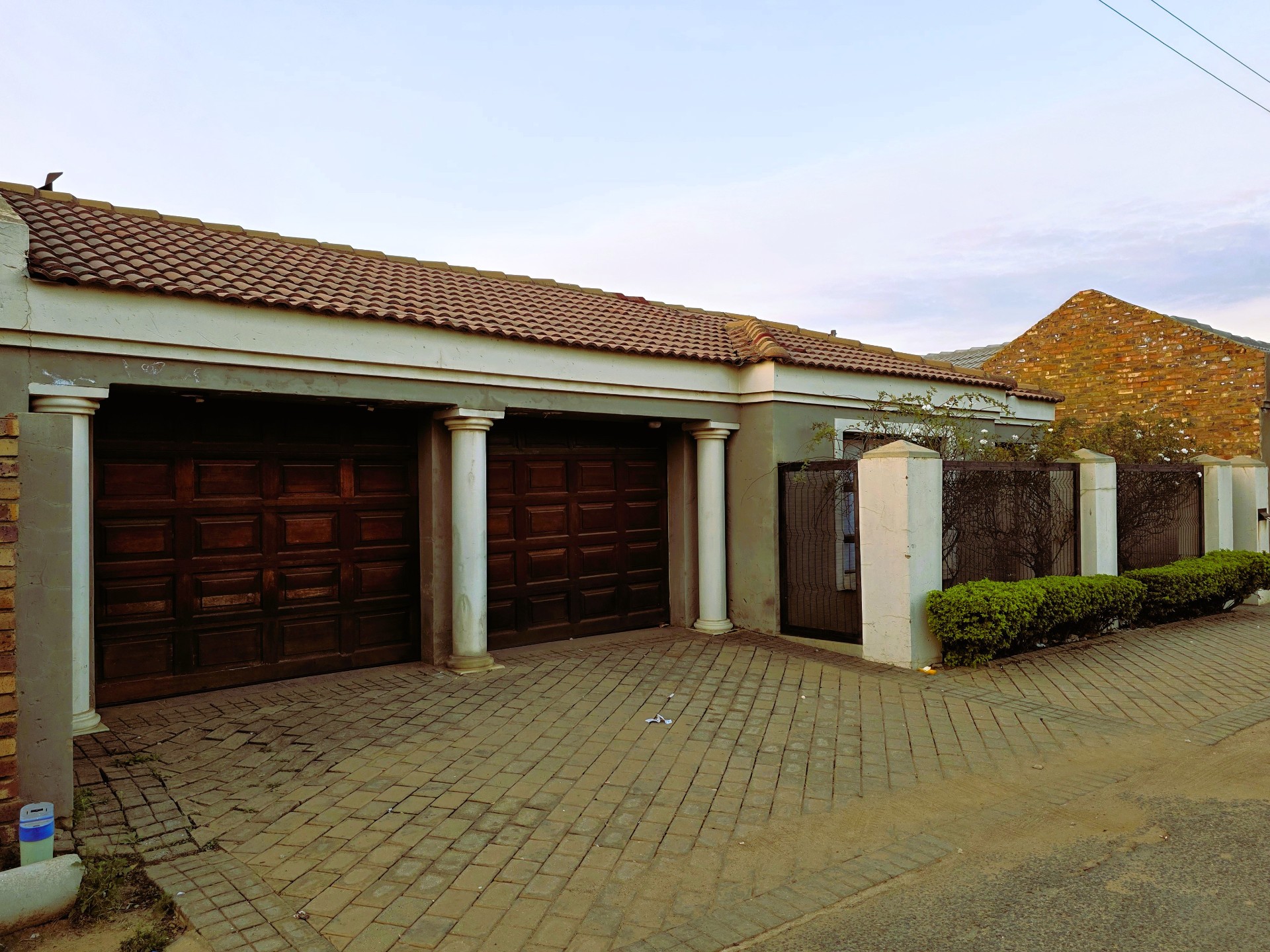 Spacious 4 Bedroom Family Home with 2 Garages in Mamelodi East