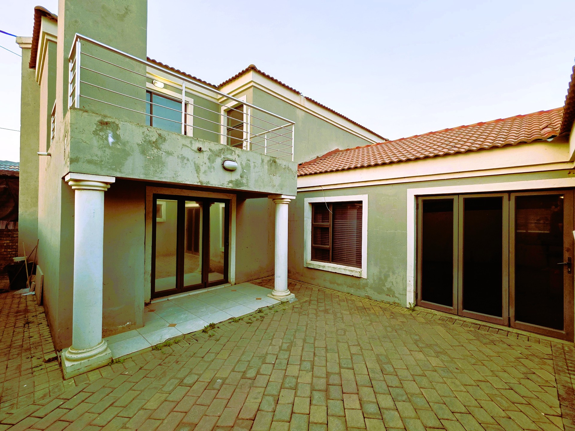 Spacious 4 Bedroom Family Home with 2 Garages in Mamelodi East