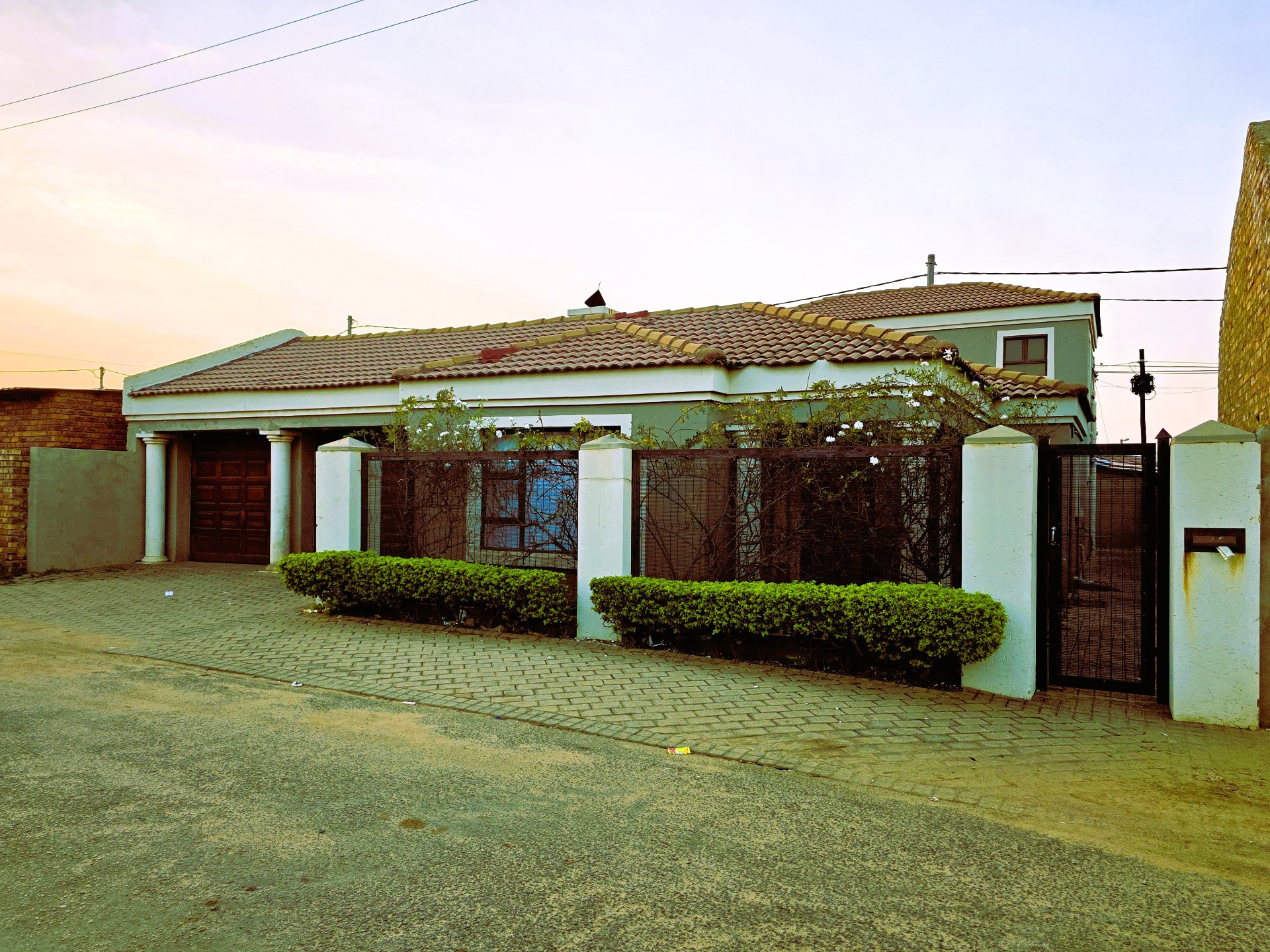 Spacious 4 Bedroom Family Home with 2 Garages in Mamelodi East