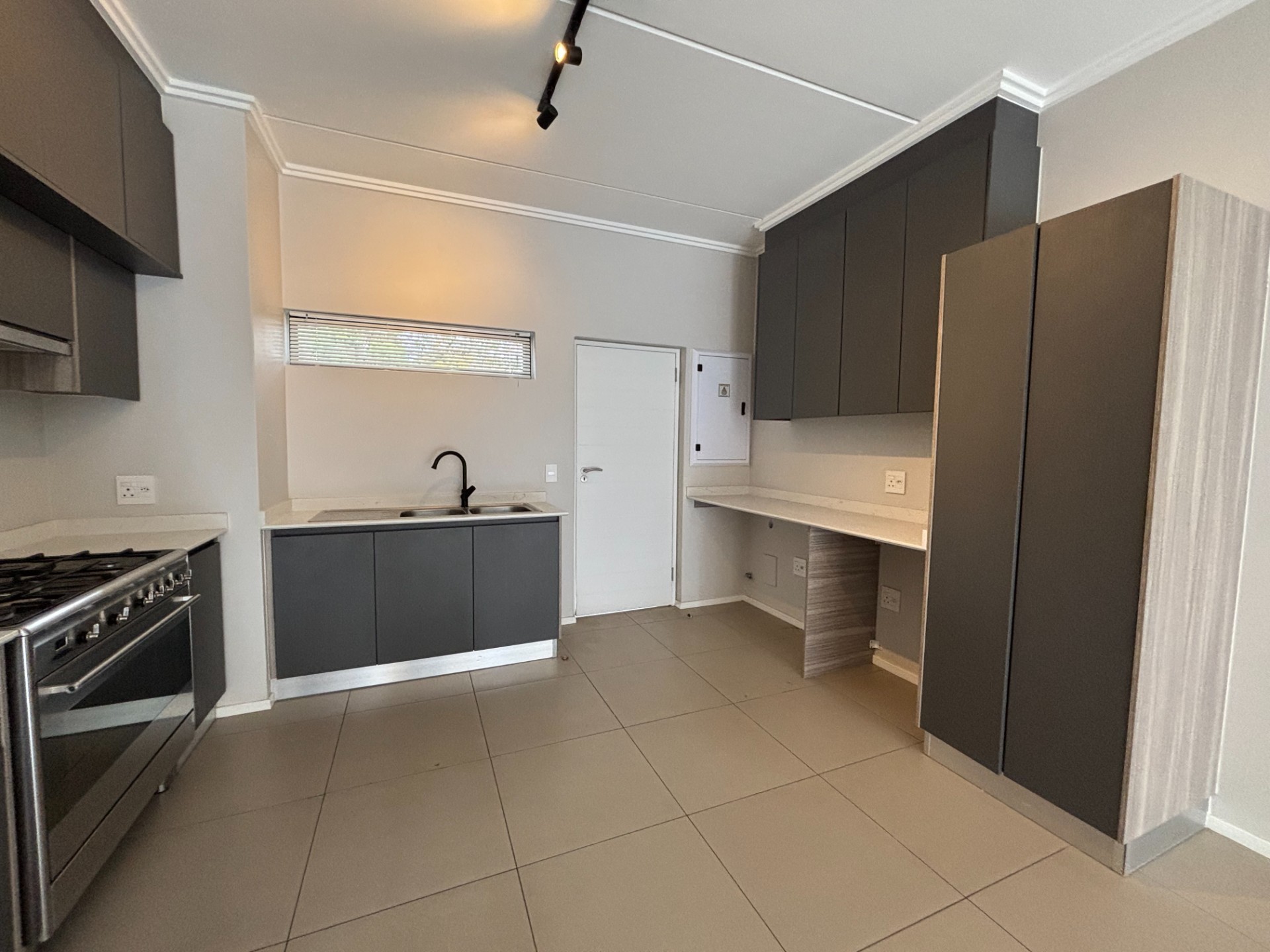 Modern Garden Apartment in The Bailey, Bryanston