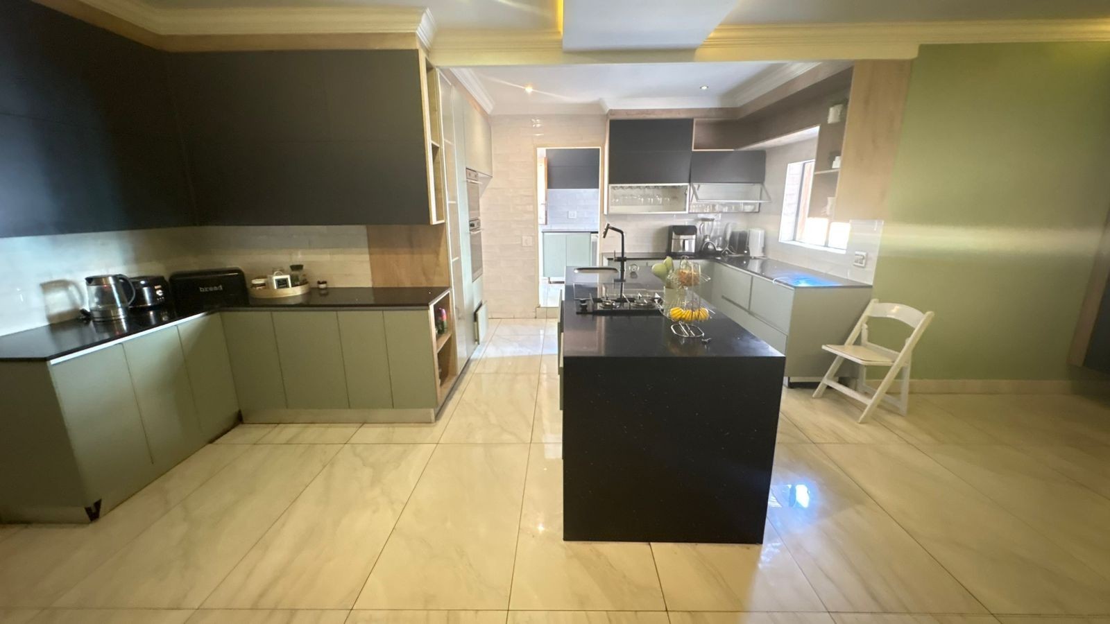5 Bedroom House For Sale in Theresapark, Akasia