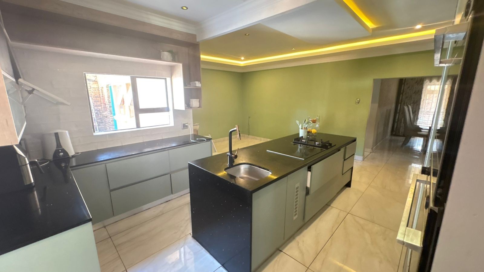 5 Bedroom House For Sale in Theresapark, Akasia