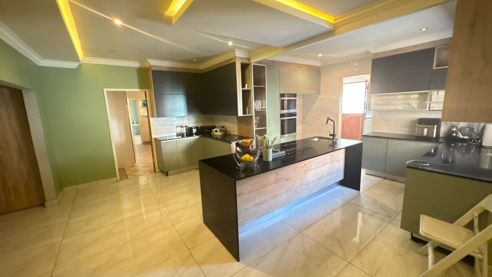 5 Bedroom House For Sale in Theresapark, Akasia