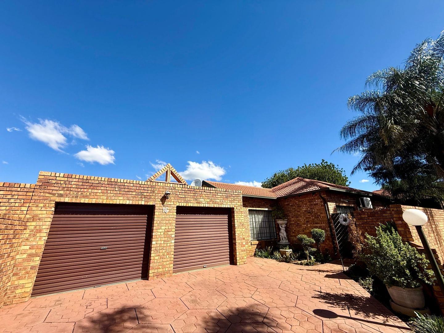 Modern 3 Bedroom Full Title Townhouse in Bougainvillea Estate