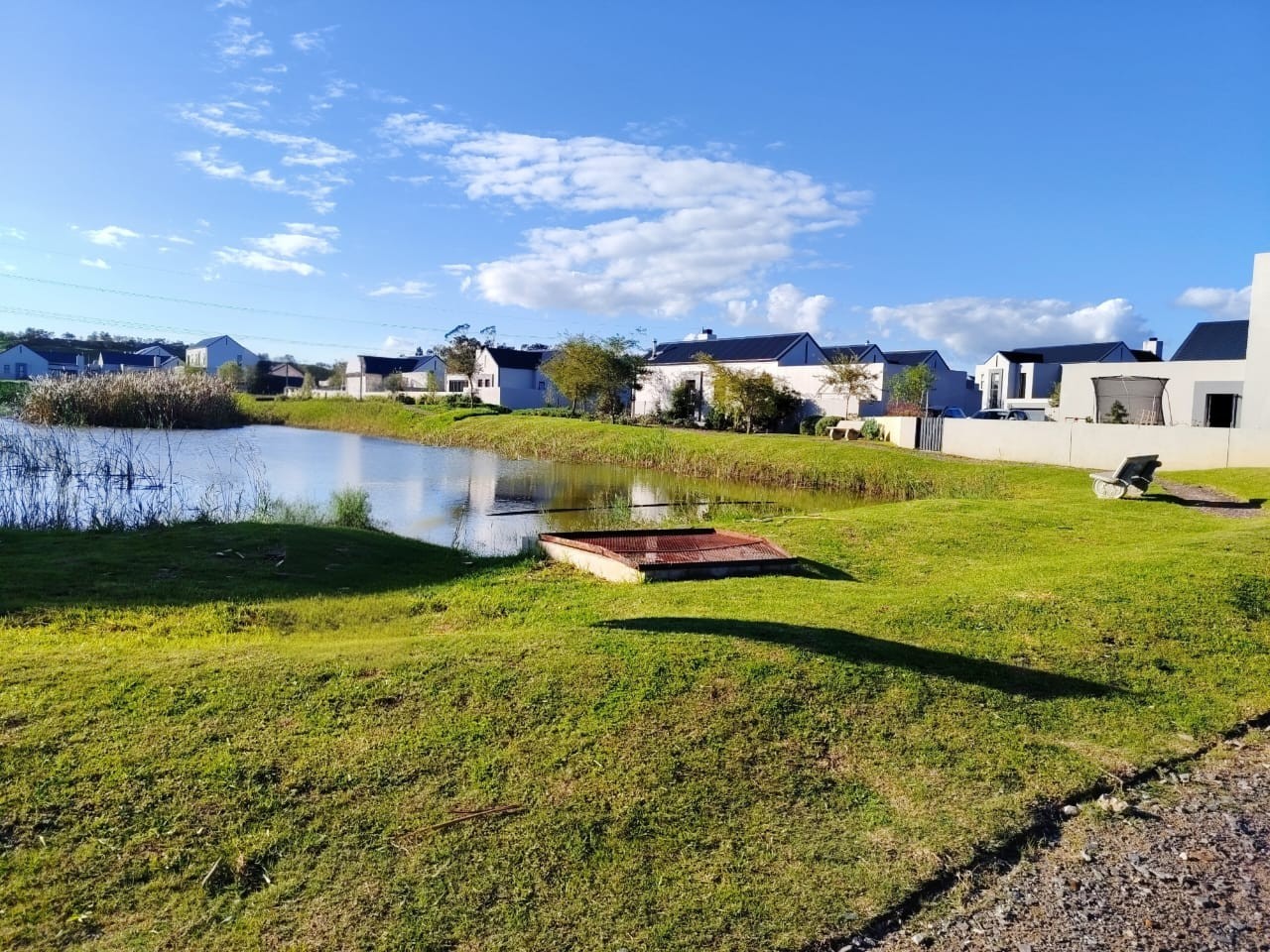 Fully Furnished Executive Rental with Dam Views - Short-Term Lease Available in Aan de Wijnlanden
