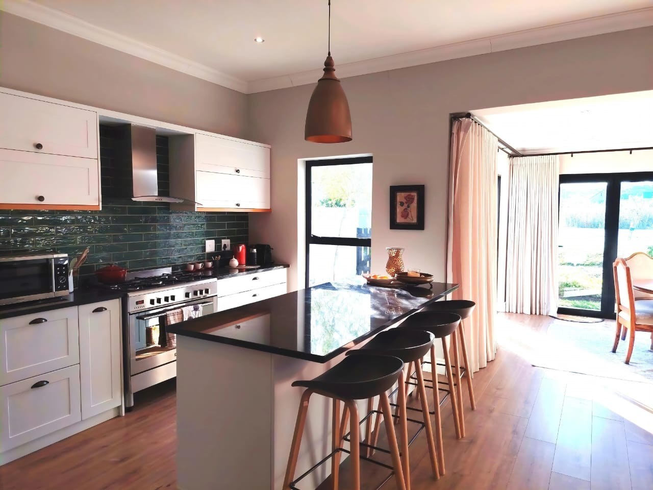 Fully Furnished Executive Rental with Dam Views - Short-Term Lease Available in Aan de Wijnlanden
