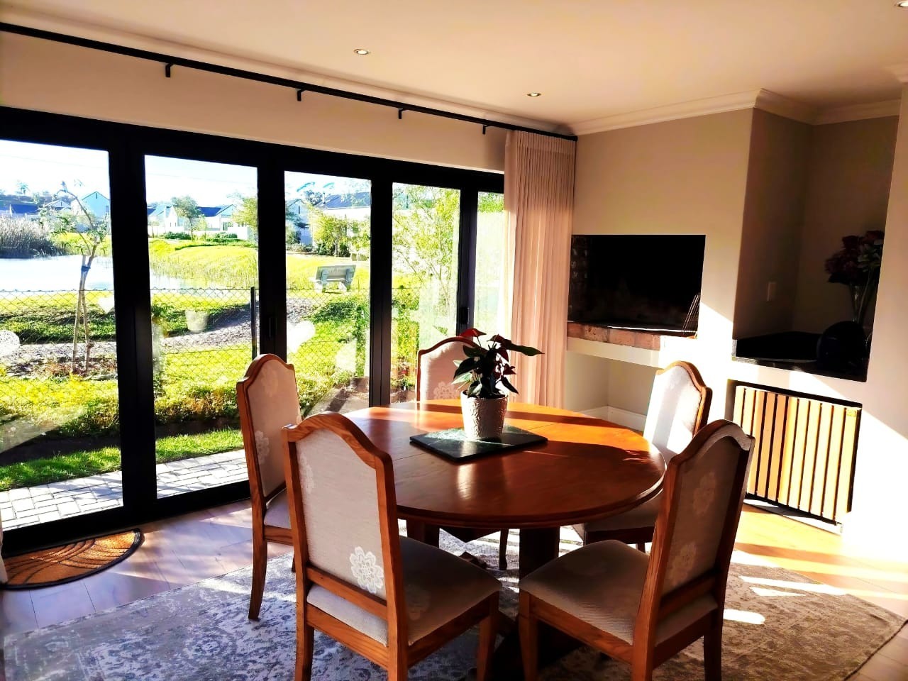 Fully Furnished Executive Rental with Dam Views - Short-Term Lease Available in Aan de Wijnlanden