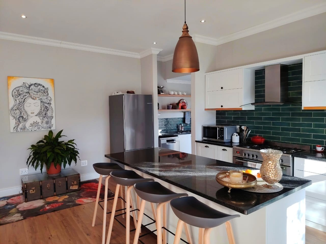 Fully Furnished Executive Rental with Dam Views - Short-Term Lease Available in Aan de Wijnlanden