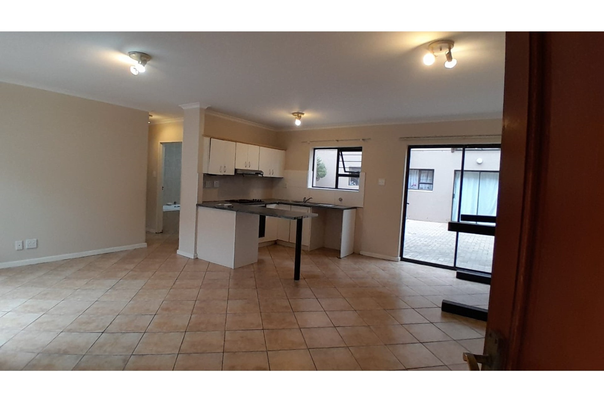 2 Bedroom Ground-Floor Apartment in Secure Colchester Park