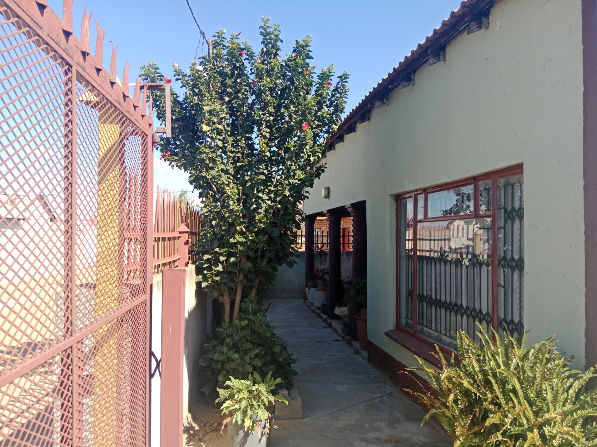 4 Bedroom House with Single Garage For Sale in Soshanguve South, Soshanguve