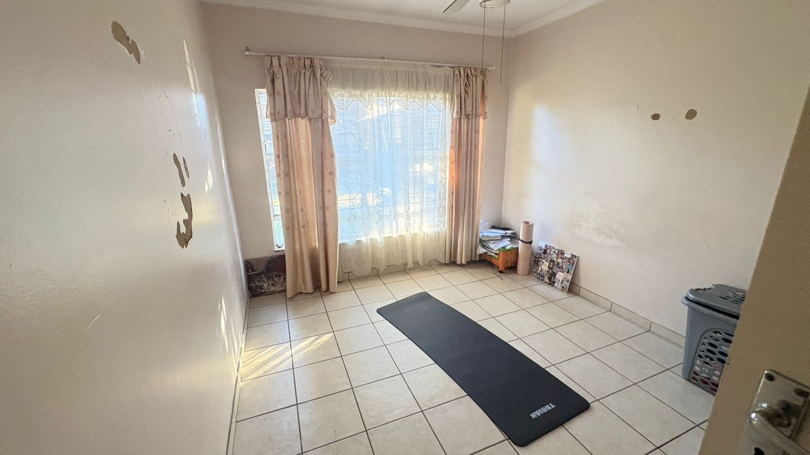 House for sale in Theresapark, Akasia, 1000 m²