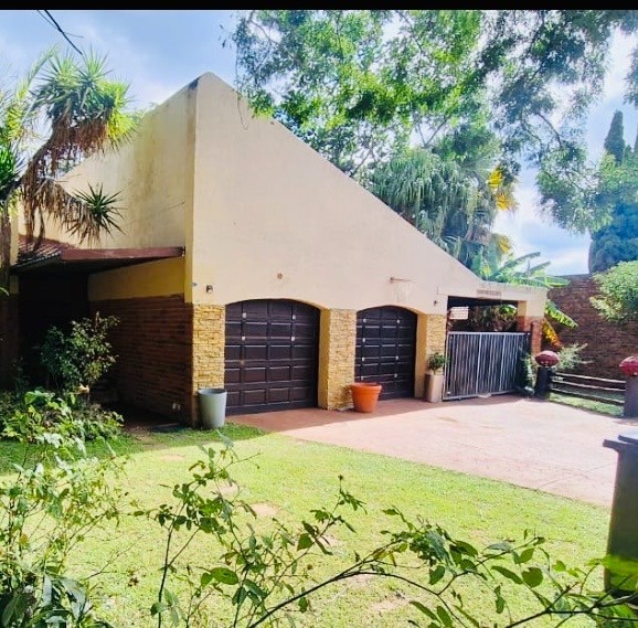 4 Bedroom House For Sale in Theresapark, Akasia