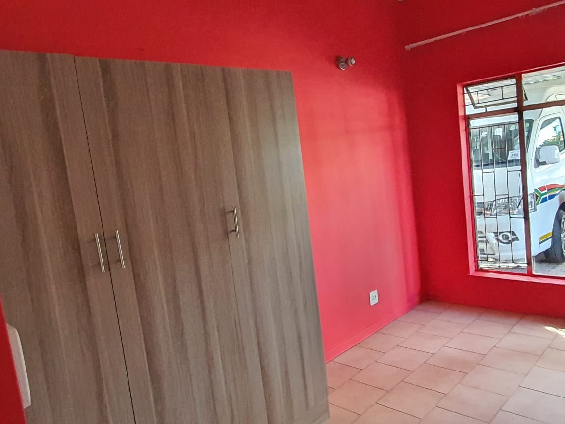 Cottage To Rent in Birchleigh North, Kempton Park