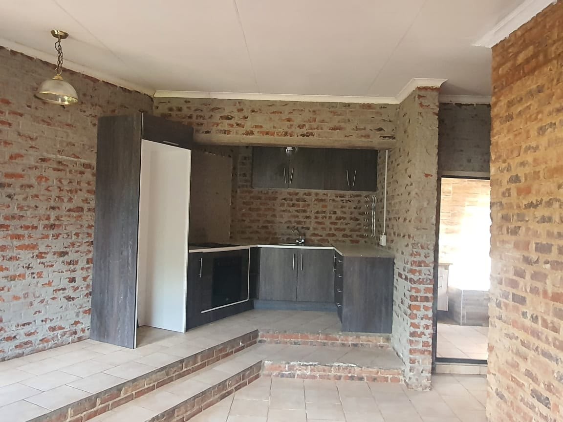 Cottage To Rent in Birchleigh North, Kempton Park