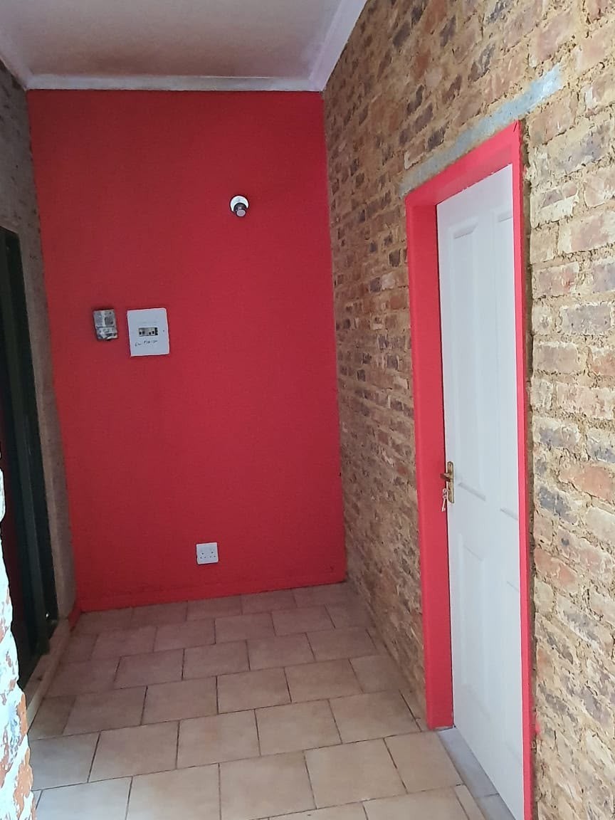 Cottage To Rent in Birchleigh North, Kempton Park