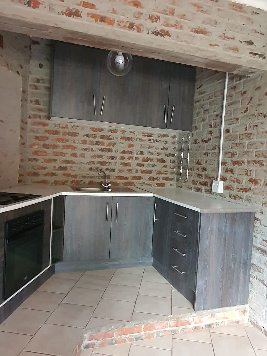 Cottage To Rent in Birchleigh North, Kempton Park