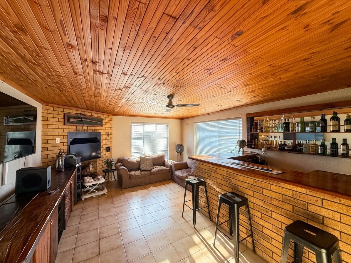 4 Bedroom Family Home with a 2 Bedroom Flatlet in Monte Vista, Goodwood