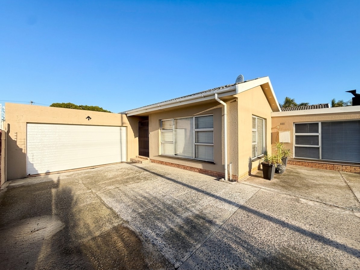 4 Bedroom Family Home with a 2 Bedroom Flatlet in Monte Vista, Goodwood