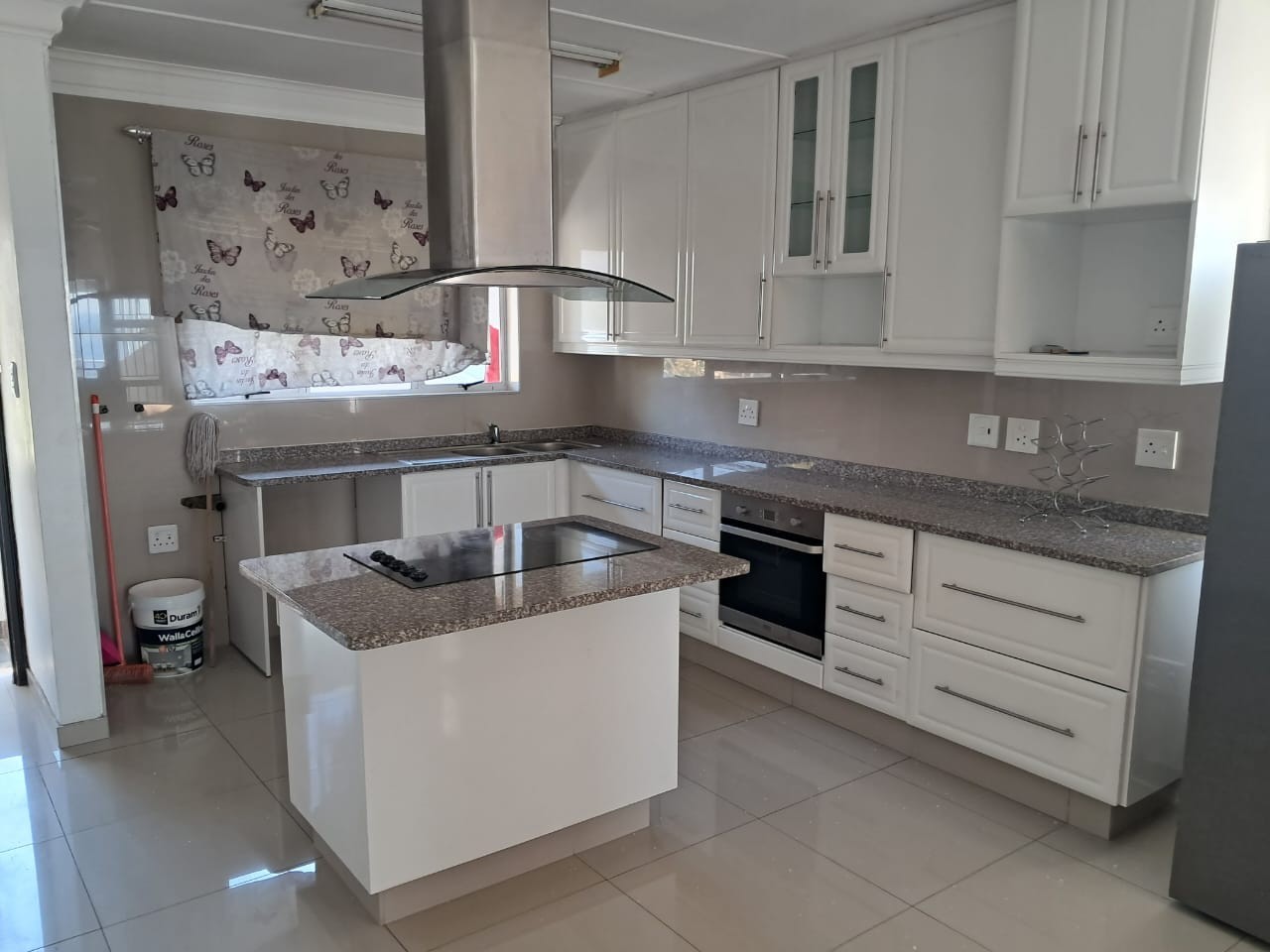 Luxurious Oceanview Top Floor Apartment With Private Beach