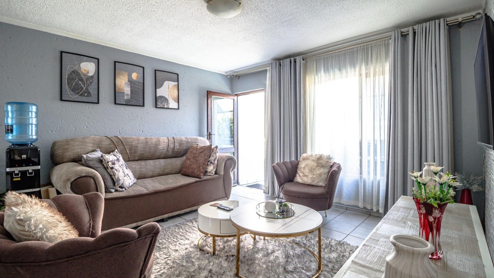 Two Bedroom Apartment in Sought-After Marais Steyn Park