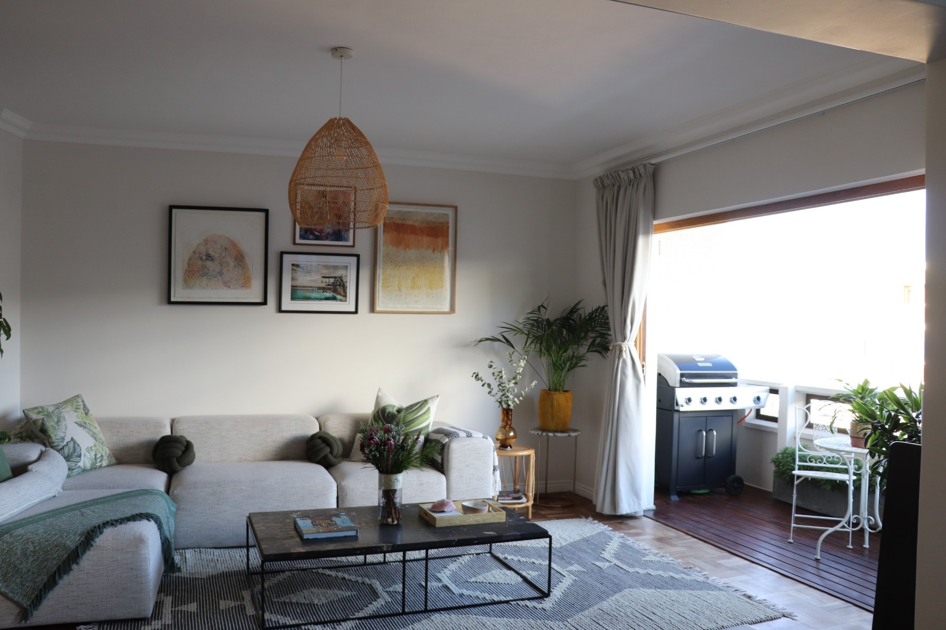 2 Bedroom Seaside Sanctuary to Rent in Sea Point
