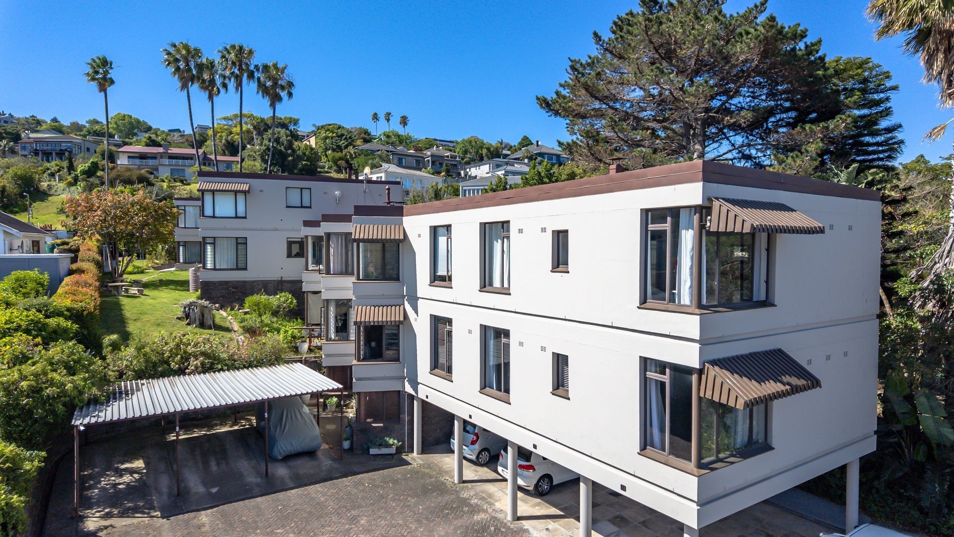 Renovated Apartment with Lagoon Views