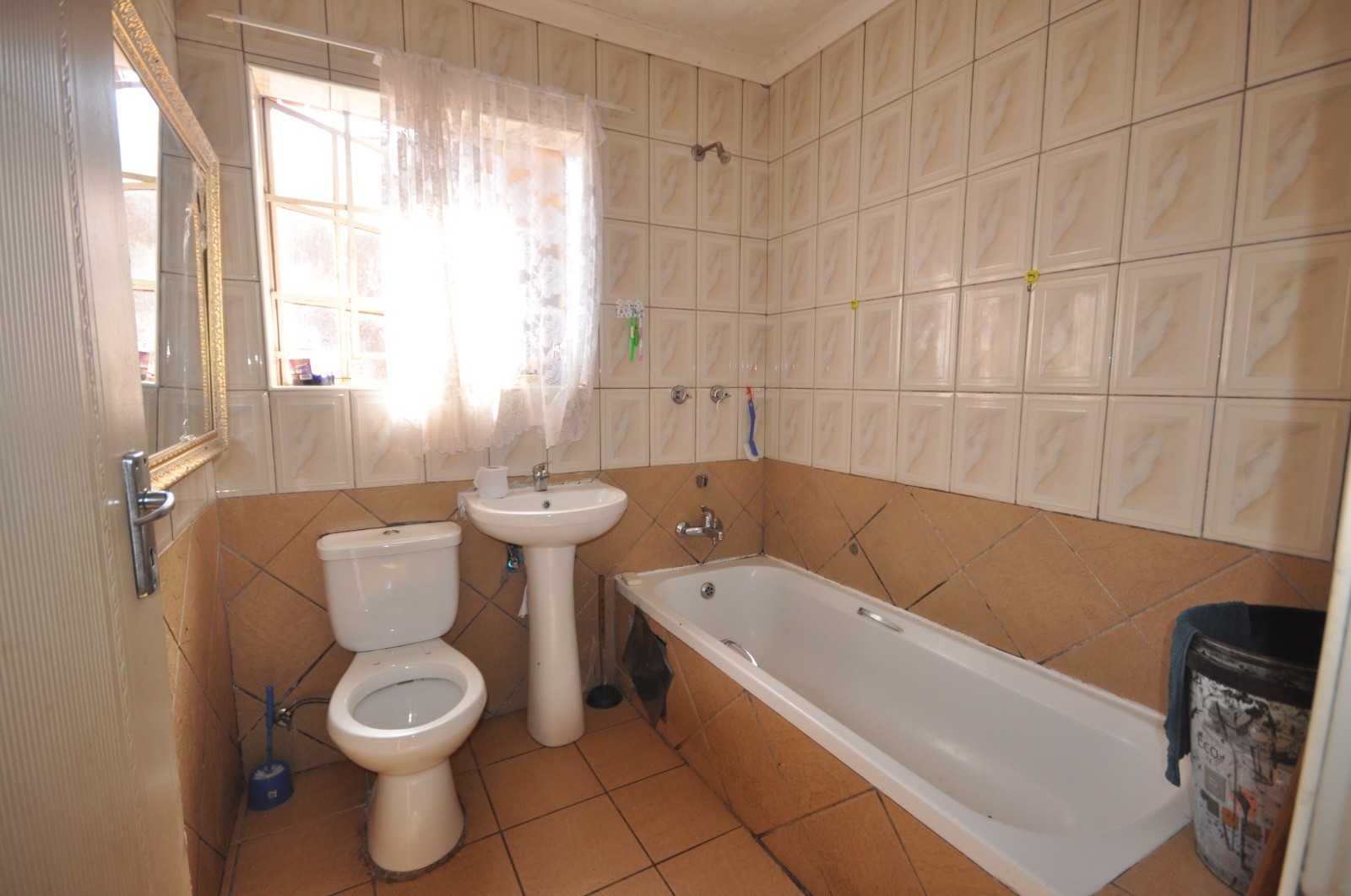 2 bedroom Apartment For Sale in Randfontein