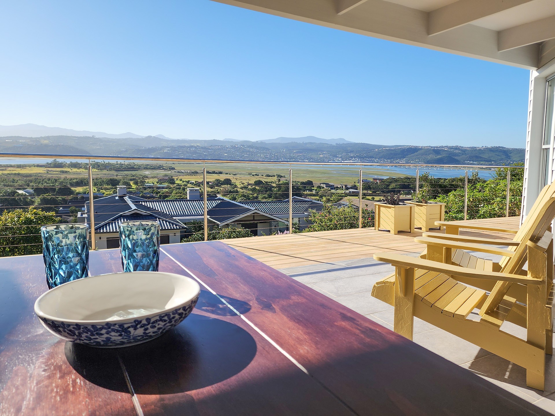 BEAUTIFUL FURNISHED 2 BEDROOM UNIT, VIEWS, SUNNY. TO RENT UNTIL NOVEMBER 2026