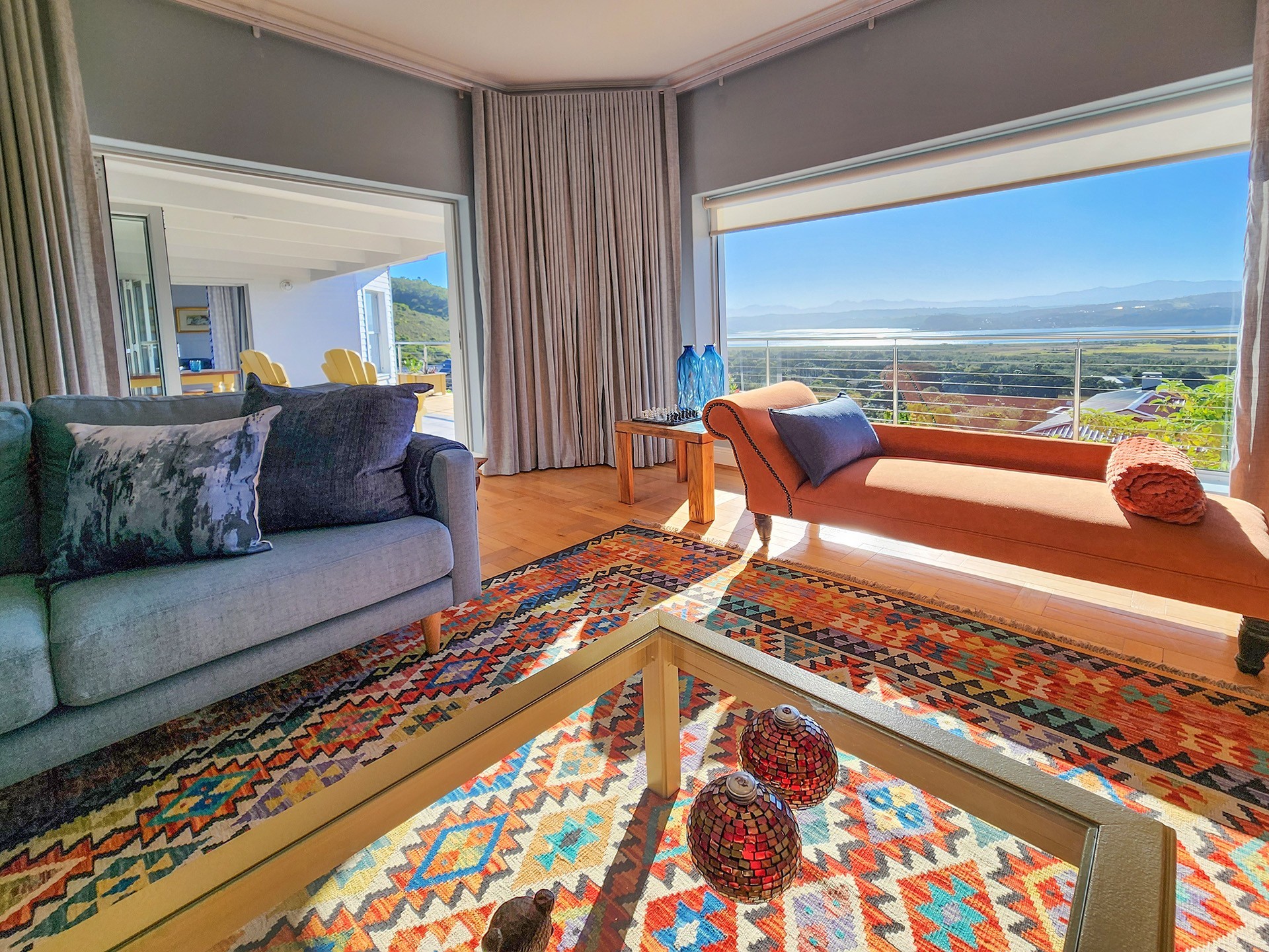 BEAUTIFUL FURNISHED 2 BEDROOM UNIT, VIEWS, SUNNY. TO RENT UNTIL NOVEMBER 2026
