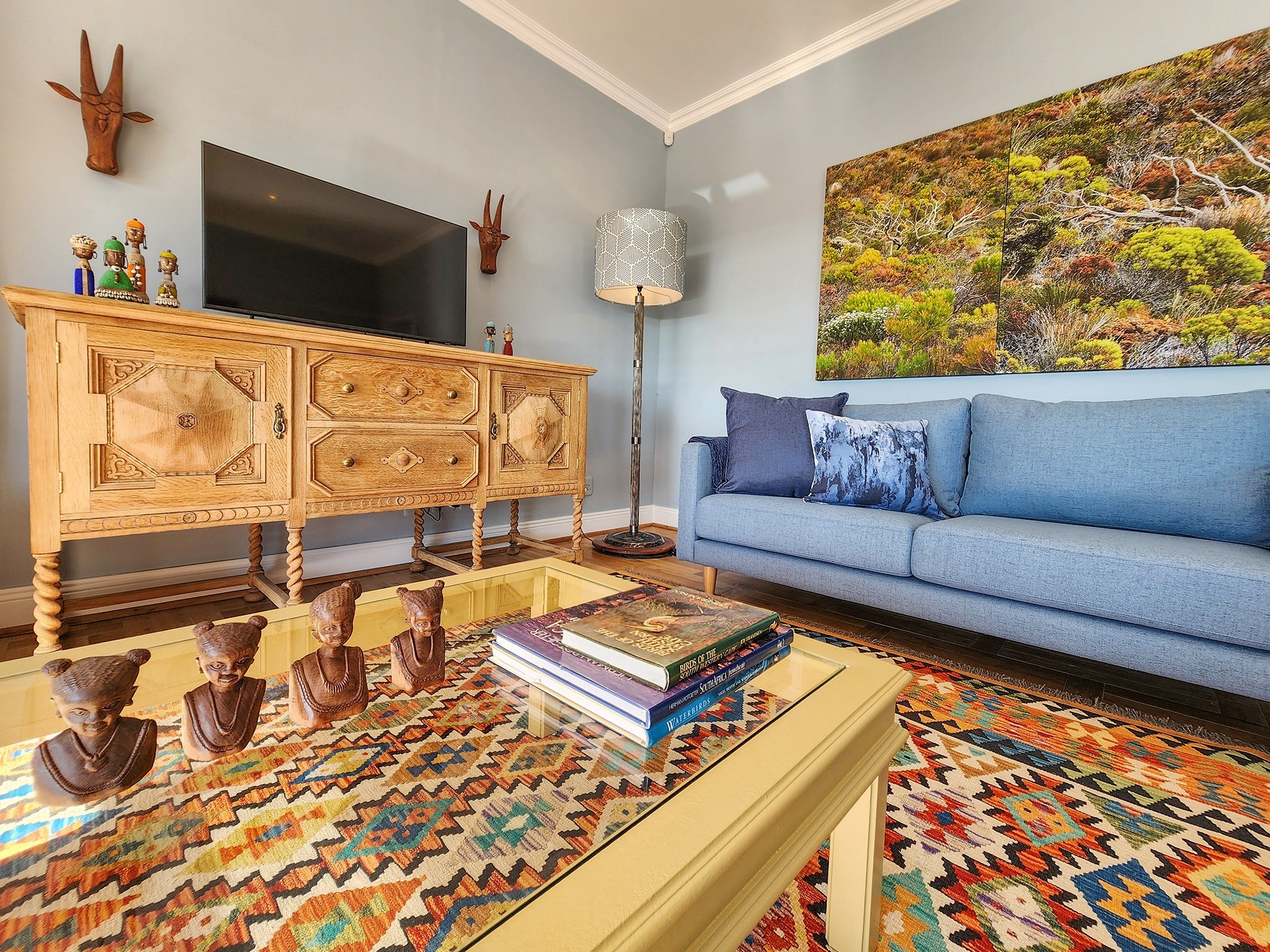 BEAUTIFUL FURNISHED 2 BEDROOM UNIT, VIEWS, SUNNY. TO RENT UNTIL NOVEMBER 2026