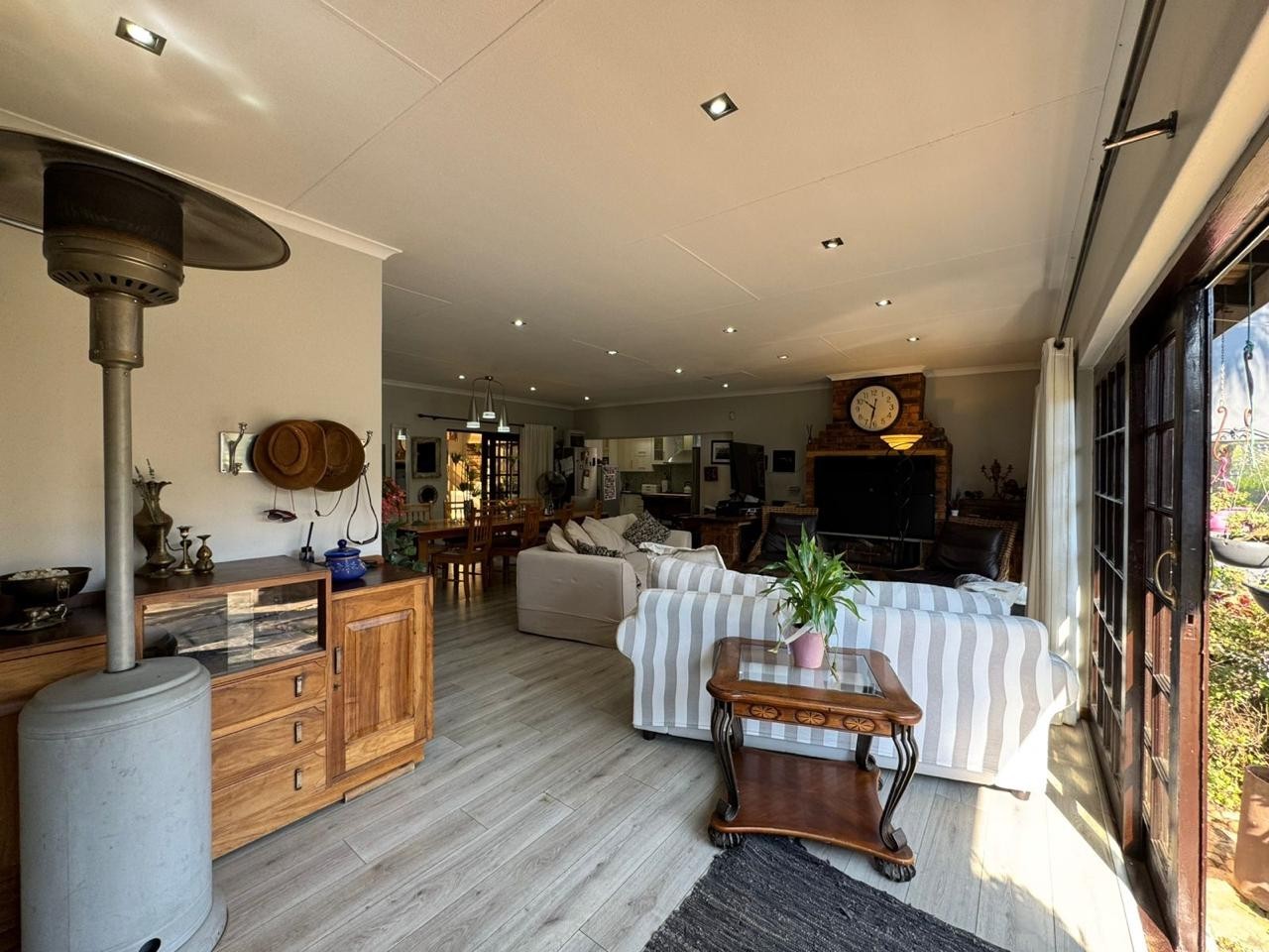 Cottage to Rent in Glen Marais