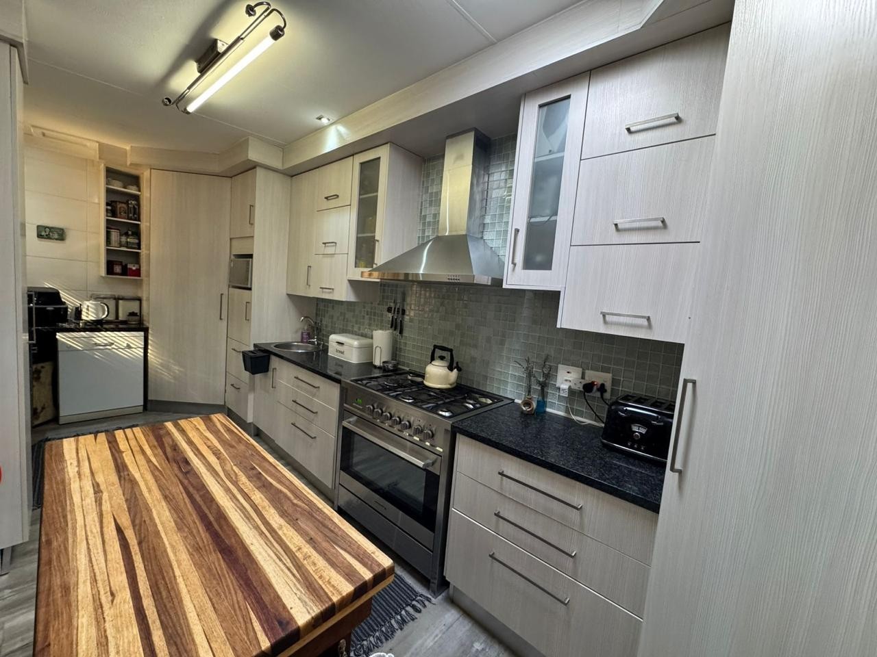 Cottage to Rent in Glen Marais